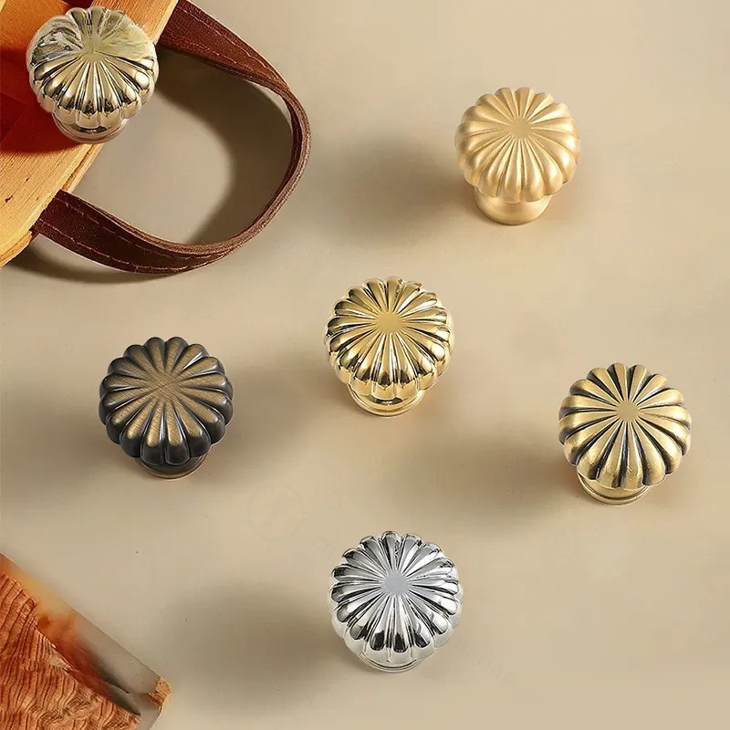 Drawer Pull Gold - Французская простая латунная ручка-кнопка с одним