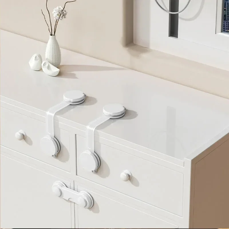 Замок для безопасности детей,  – обзор и цена Furniture Hardware Bolts